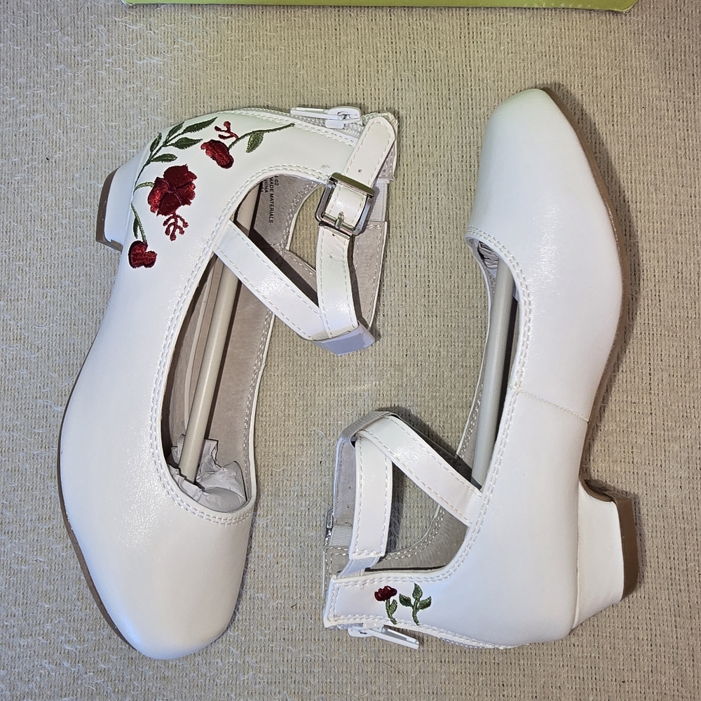 NWT Sobeyo White Mary Jane Shoes with Rose Embroidery size 13
